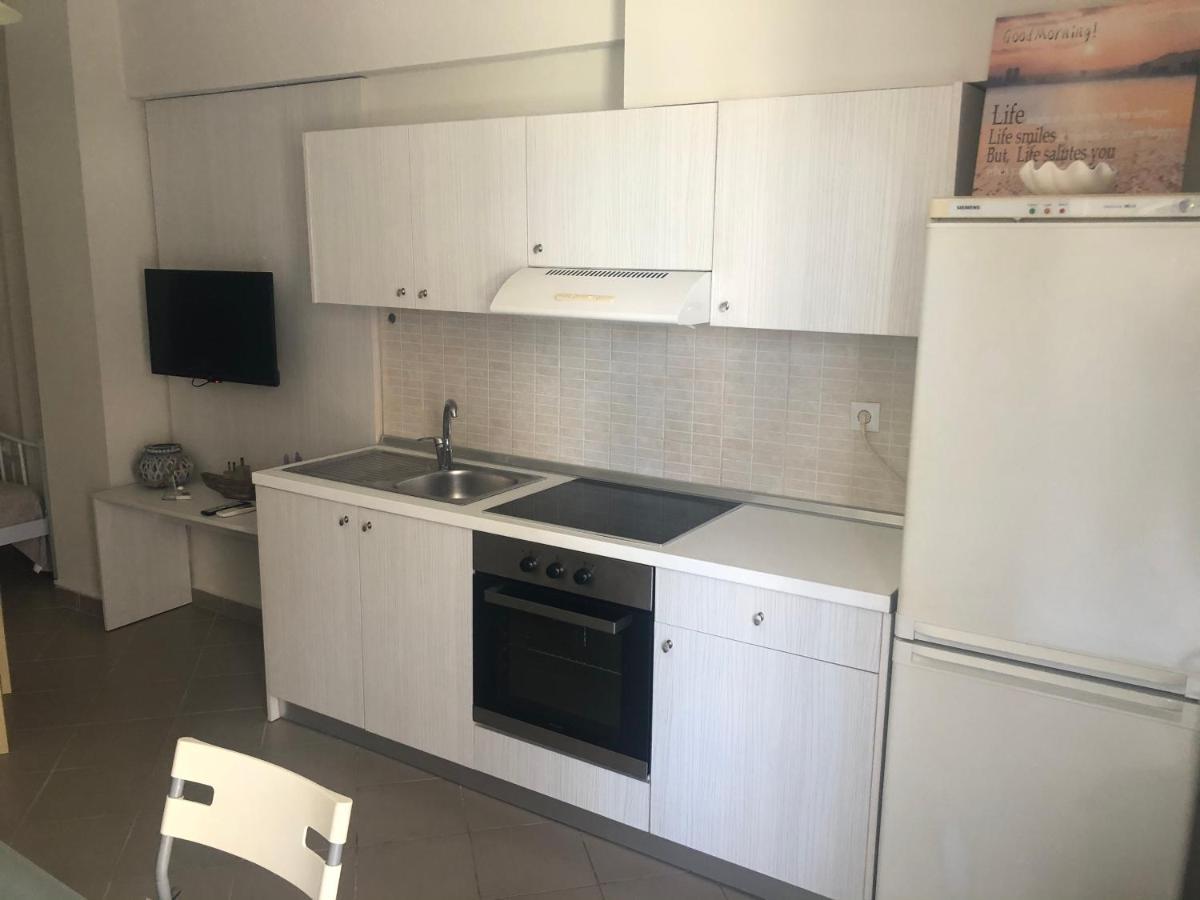 Makis Apartments Touzla Ofrínion エクステリア 写真